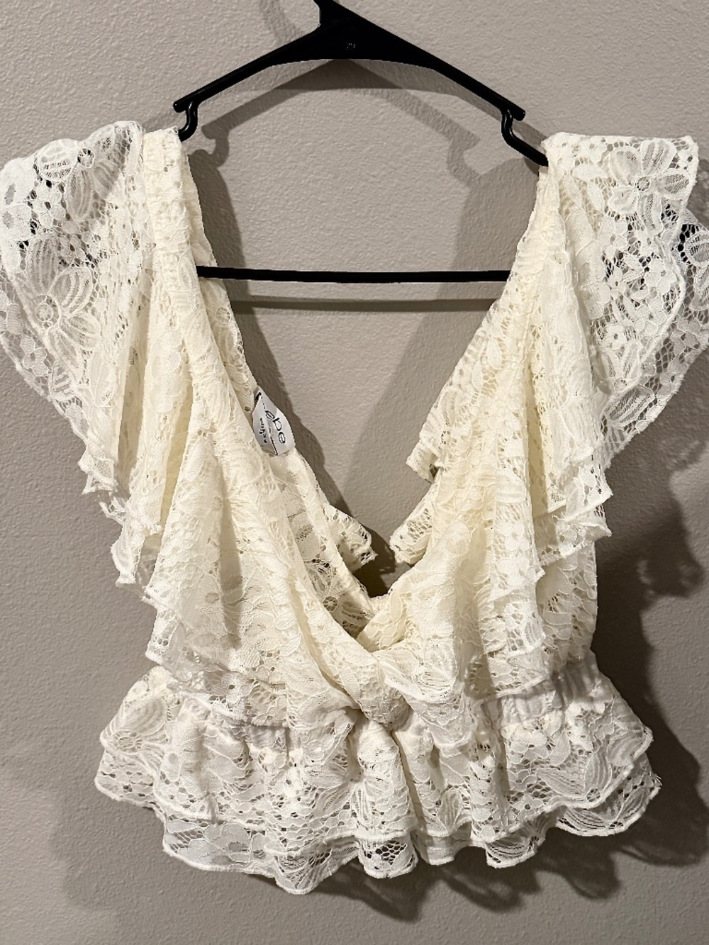 (NWT) Y2K Bebe Cropped,White Lace Symmetrical Deep Plunging Ruffle Top (Size XS)